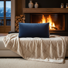 Laden Sie das Bild in den Galerie-Viewer, Kissenbezug VOGA   Samt                                                                  50 x 30 cm