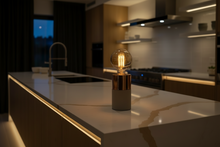 Laden Sie das Bild in den Galerie-Viewer, Tischleuchte Athen Beton/Kupfer Villeroy &amp; Boch