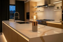 Laden Sie das Bild in den Galerie-Viewer, Tischleuchte Athen Beton/Kupfer Villeroy &amp; Boch