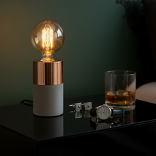 Laden Sie das Bild in den Galerie-Viewer, Tischleuchte Athen Beton/Kupfer Villeroy &amp; Boch