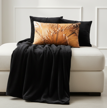 Laden Sie das Bild in den Galerie-Viewer, Kissenhülle PAVANE in 35 x 60 cm Sand