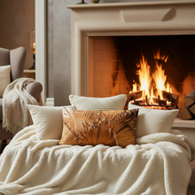 Laden Sie das Bild in den Galerie-Viewer, Kissenhülle PAVANE in 35 x 60 cm Sand