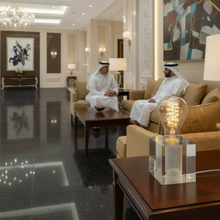 Laden Sie das Bild in den Galerie-Viewer, LED Tischleuchte Cubic  inkl. Leuchtmittel